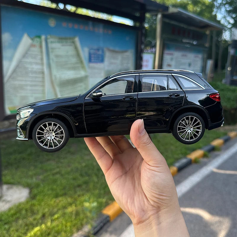 1:18 Mercedes Benz GLC63 AMG 2015