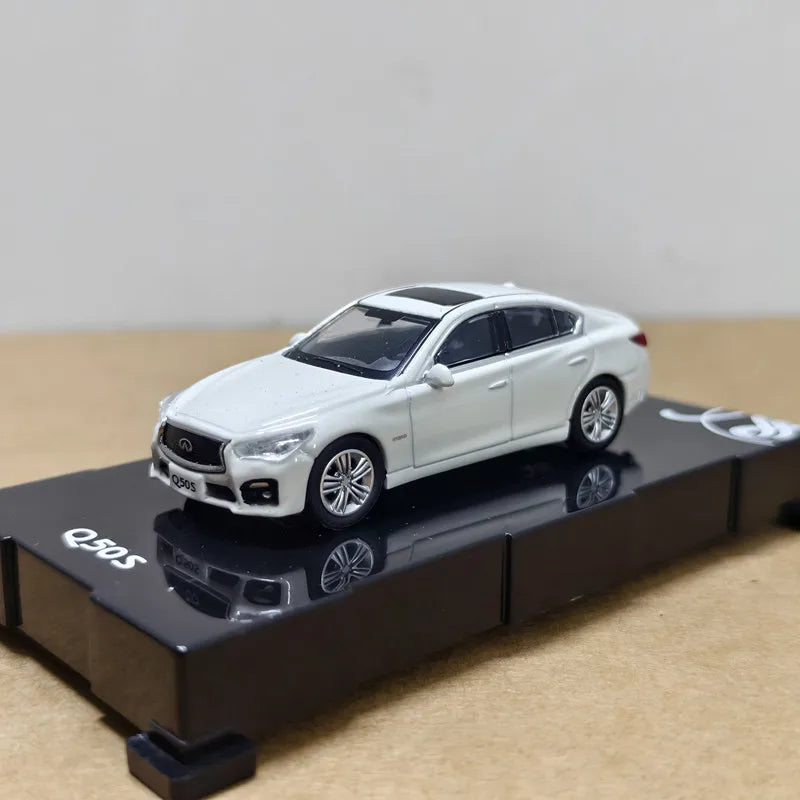 1:64 Infiniti Q50S Coupe