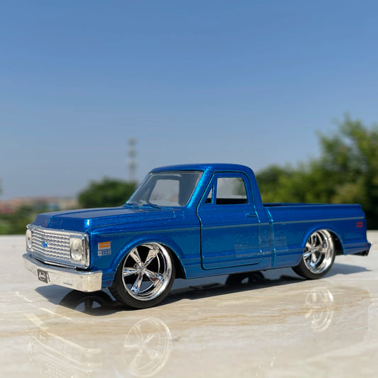 1:32 Chevrolet Pickup Truck