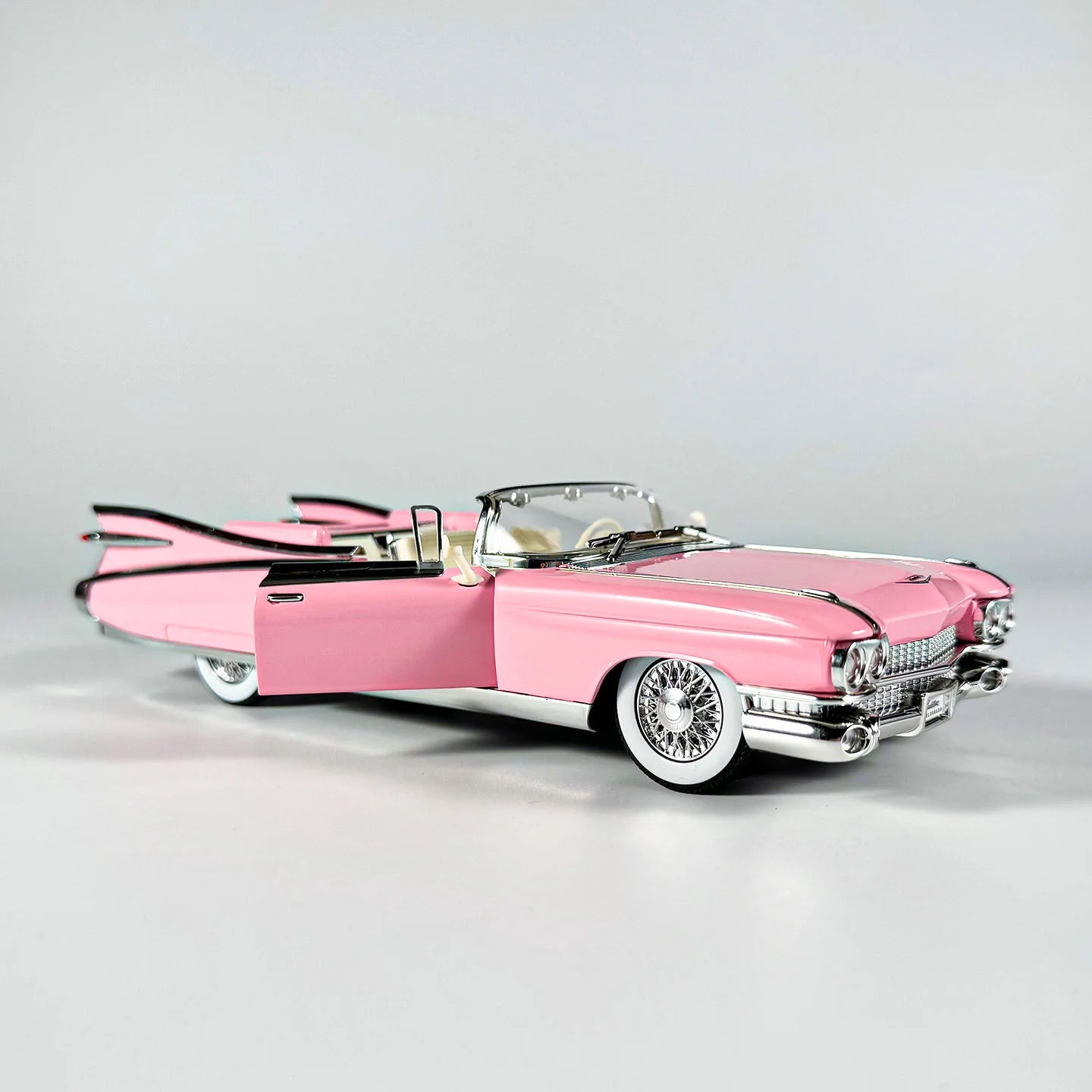 1:24 retro luxury convertible sports car