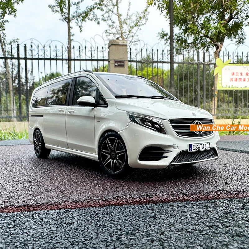 1:18 Mercedes-Benz V260 Viano MPV V-Class