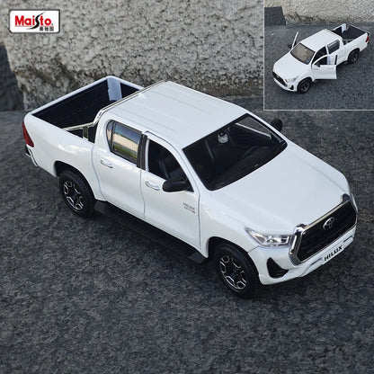 1:27 TOYOTA Hilux