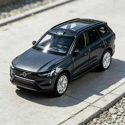 1:36 Volvo EX90 E
