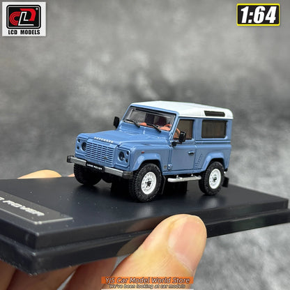 1:64 Land Rover Defender 90 V8