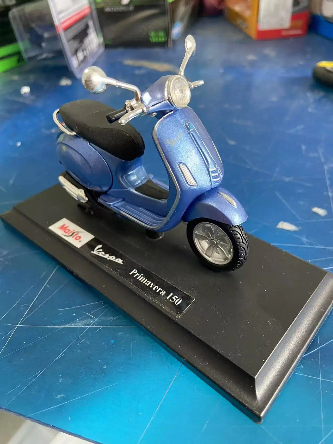 1:18 2017 Vespa GTS 300