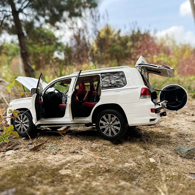 1:18 Land Cruiser LC200