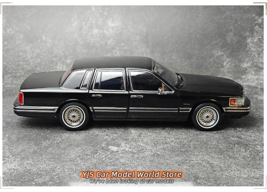 1:18 Lincoln TOWNCAR