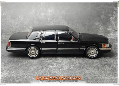 1:18 Lincoln TOWNCAR
