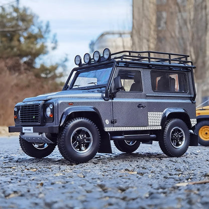 1:18 Land Rover Defender 90