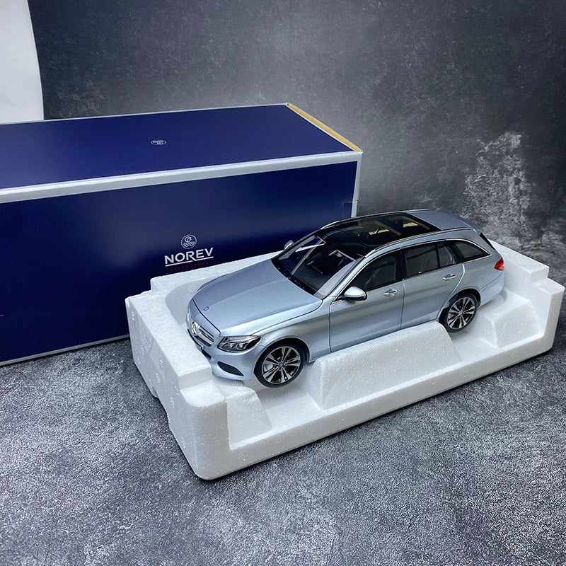 1:18 Mercedes-Benz C-Class