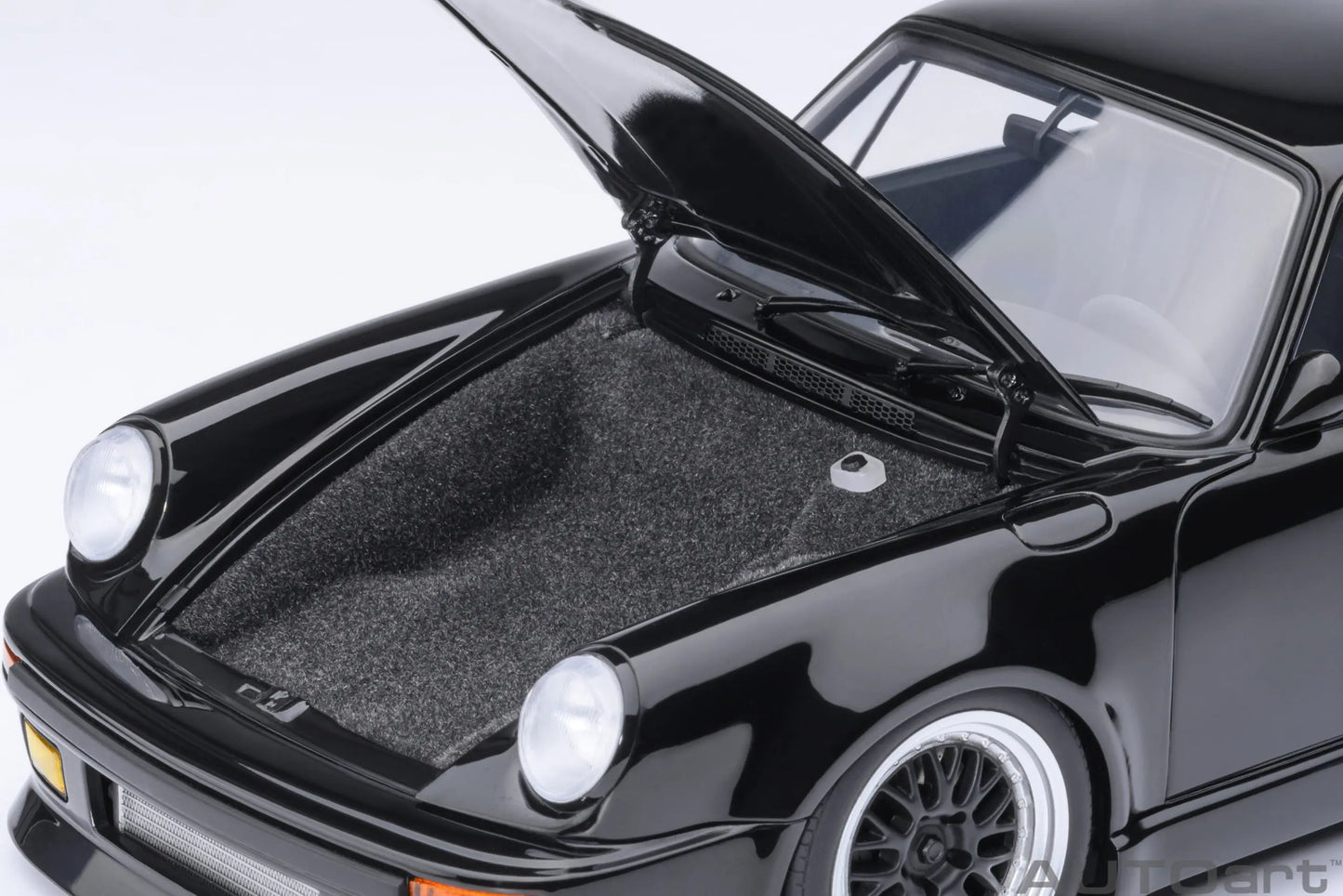 1:18 Porsche 911 (930) Turbo Sports