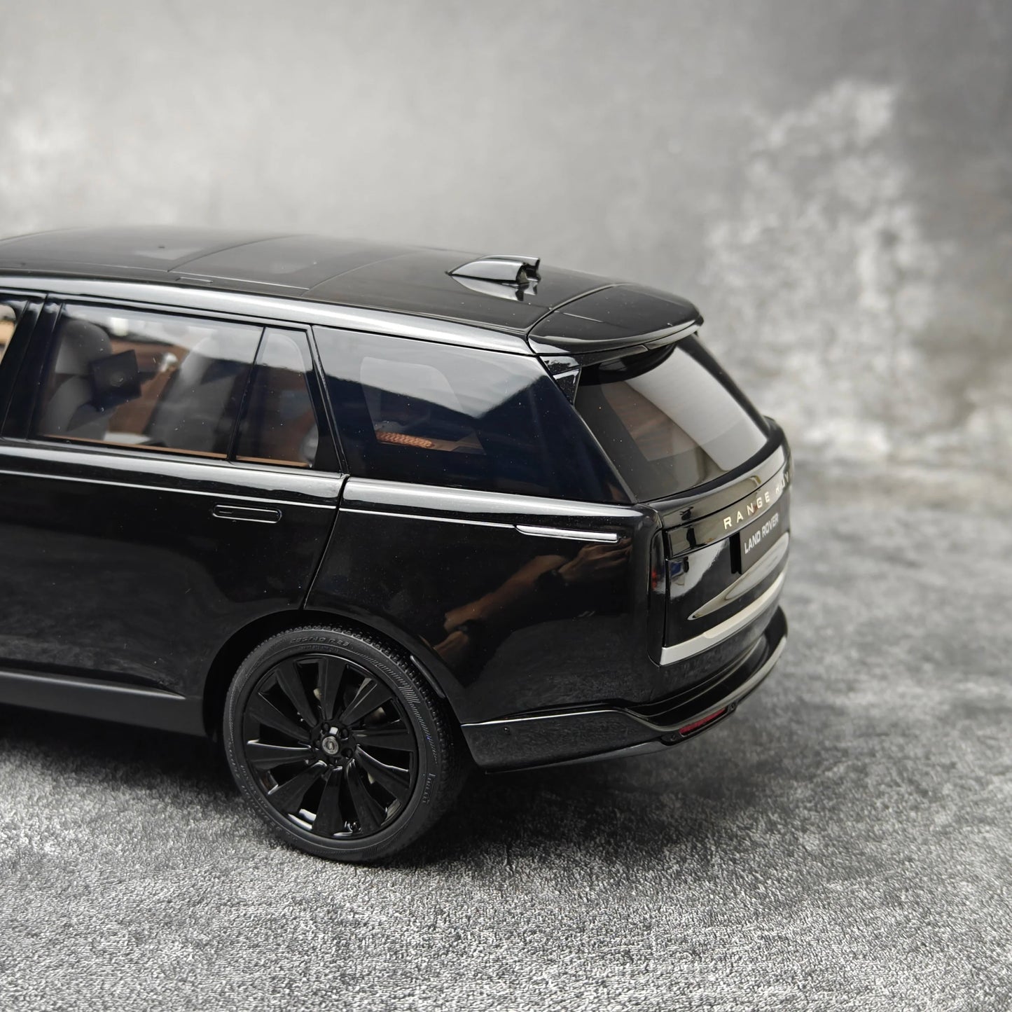 1:18 Range Rover LWB - Premium Die-cast SUV 2022