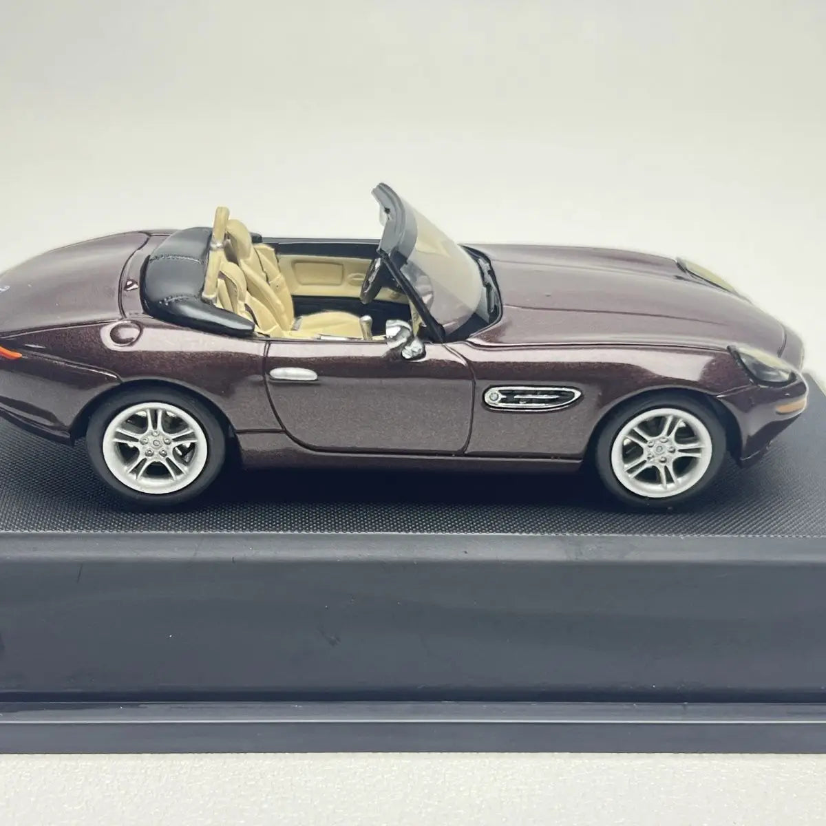 1:43 Bmw Z8 Convertible