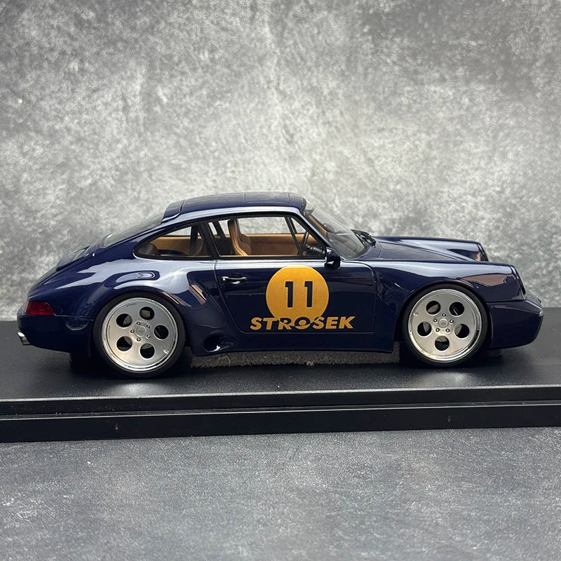 1:18 Porsche 911 STROSEK MEGA 30