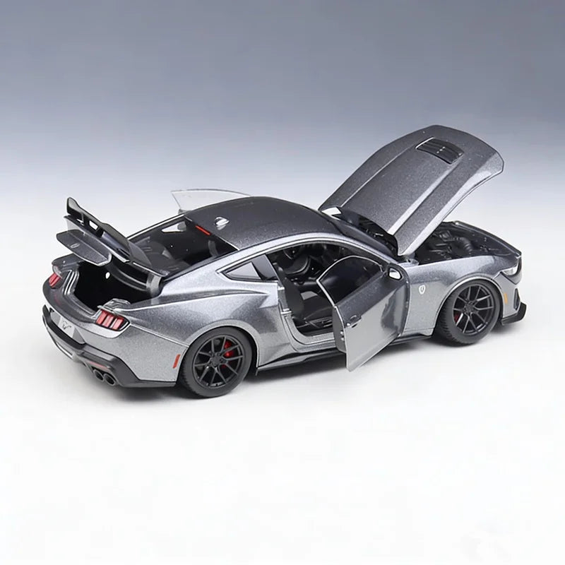 1:24 Mustang Dark Horse 2024