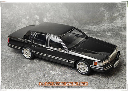 1:18 Lincoln TOWNCAR
