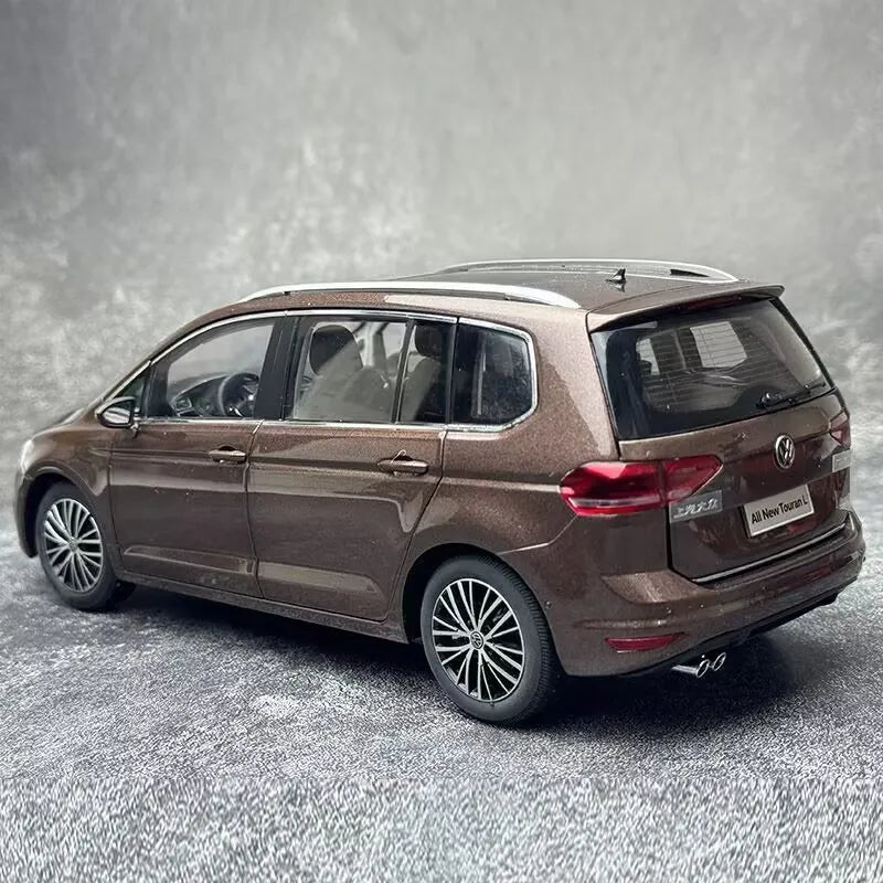 1:18 Volkswagen Touran L MPV