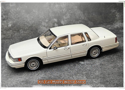 1:18 Lincoln TOWNCAR