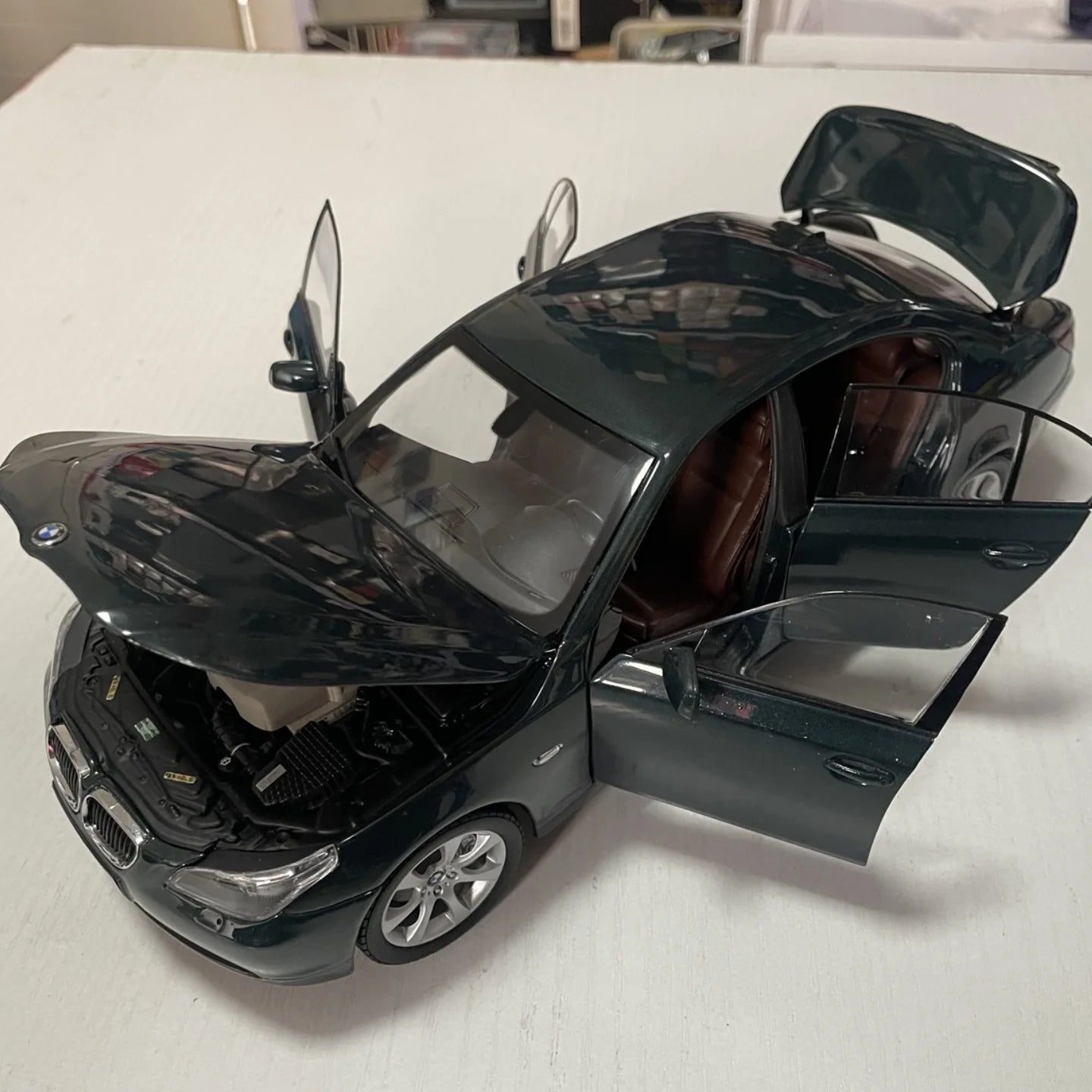 1:18  BMW E60 545i