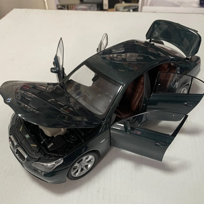 1:18  BMW E60 545i