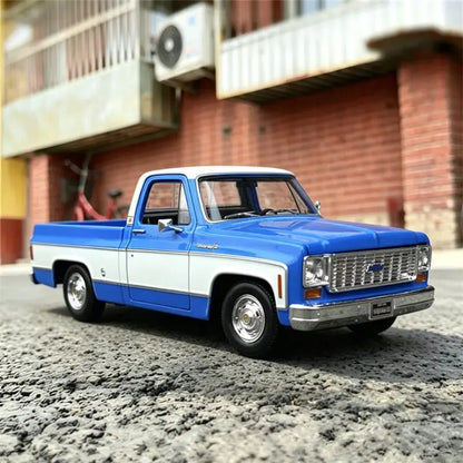 1:18 1974 Chevrolet C10 Cheyenne