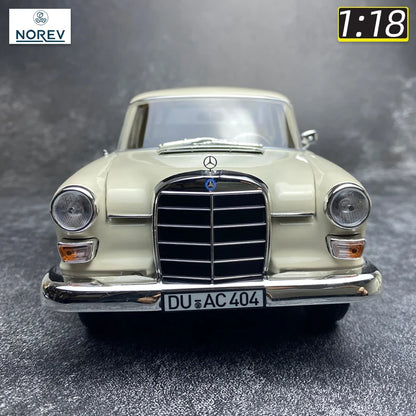 1:18 Mercedes Benz 200 Universal 1966