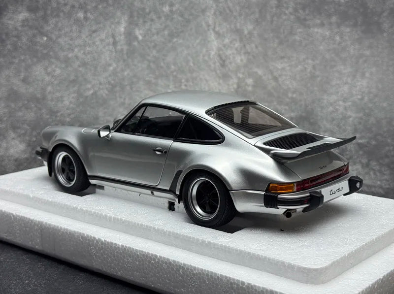 1:18 Porsche 911 Turbo 3.0 (930)