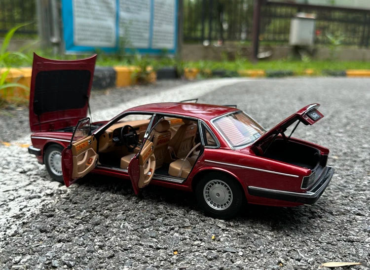 1:18 Jaguar XJ40