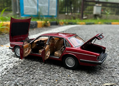 1:18 Jaguar XJ40