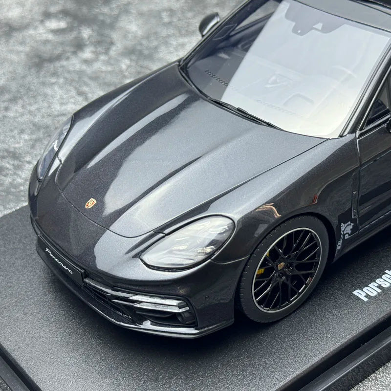1:18 Porsche Panamera Turbo S 2021