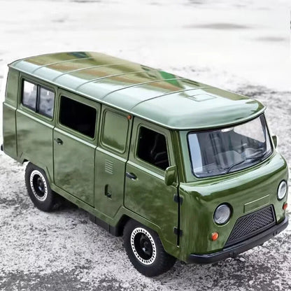 1:18 UAZ Traveler Van