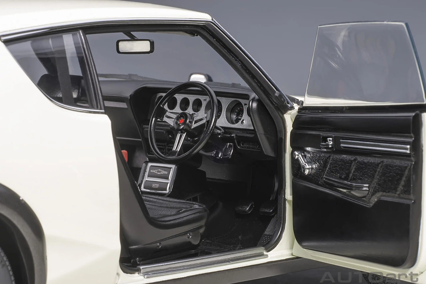 1:18  Nissan Skyline 2000 GT-R (KPGC110)