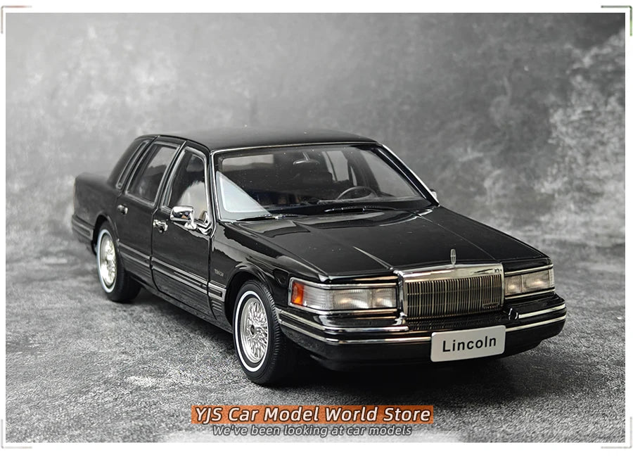 1:18 Lincoln TOWNCAR