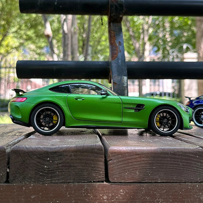 1:18 Mercedes AMG GTR