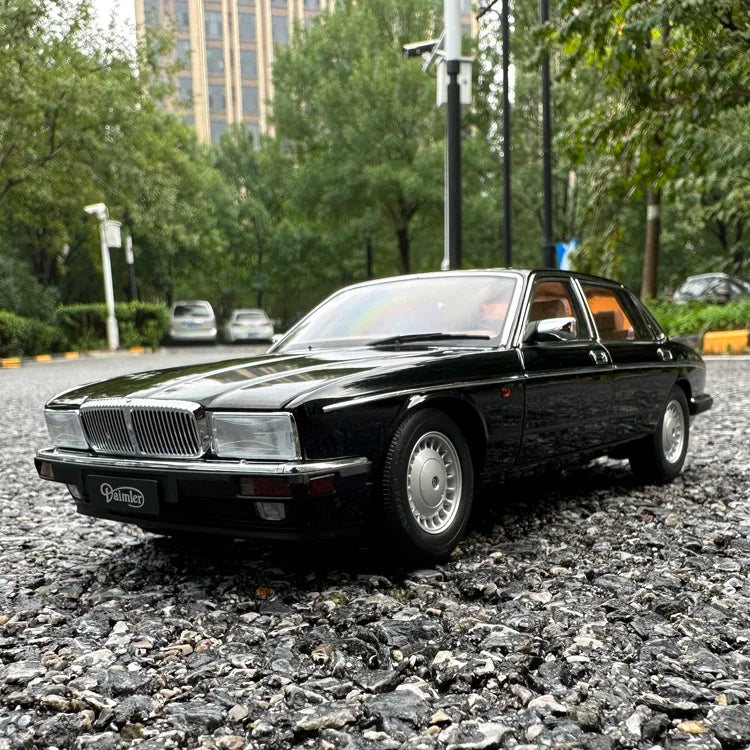 1:18 Jaguar XJ40
