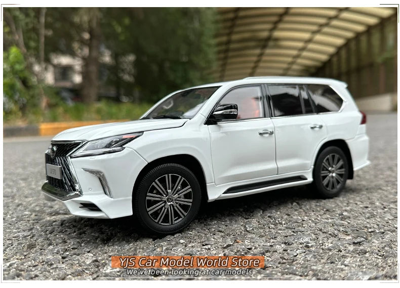 1:18 Lexus LX570