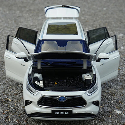 1:18 Toyota Highlander