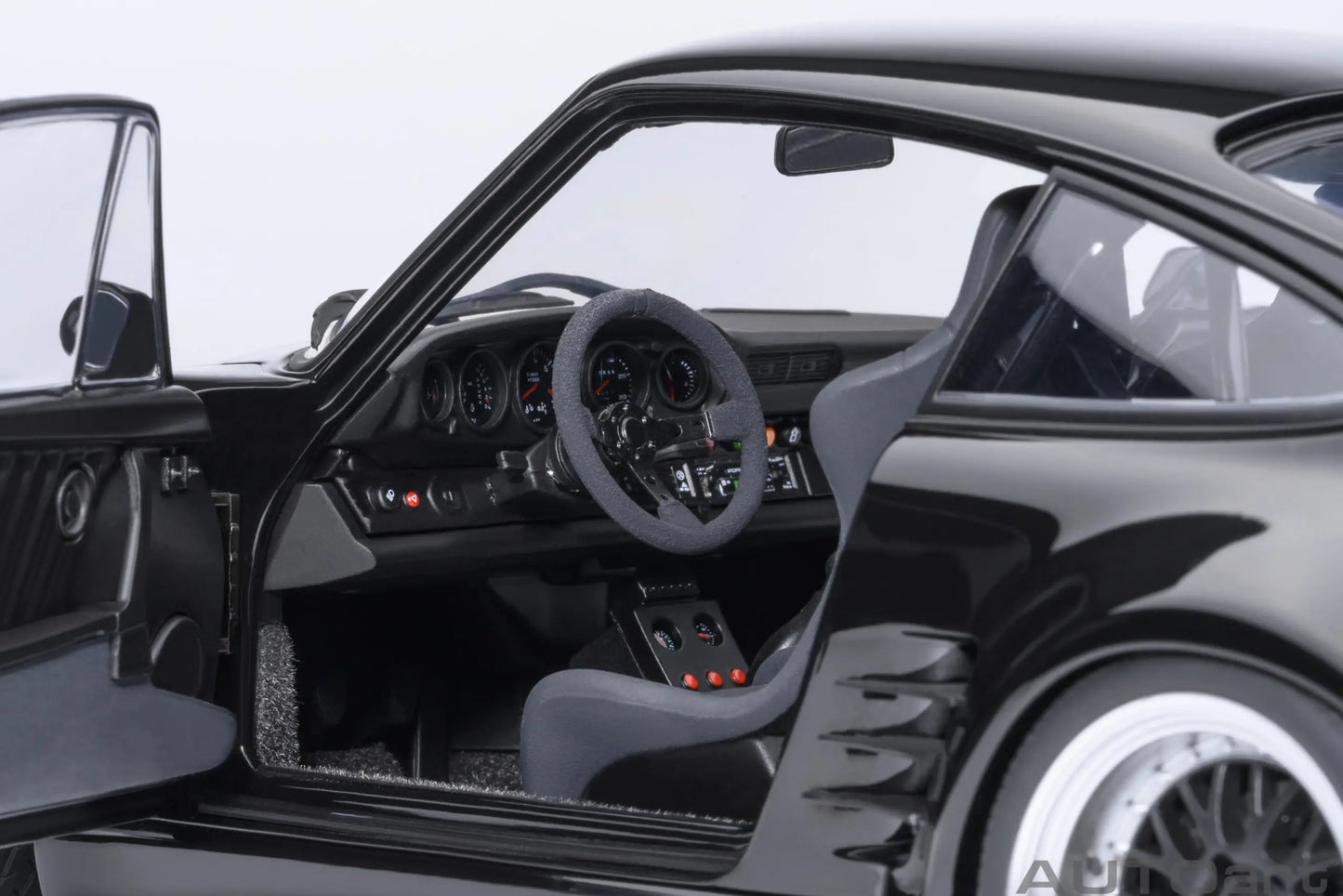 1:18 Porsche 911 (930) Turbo Sports