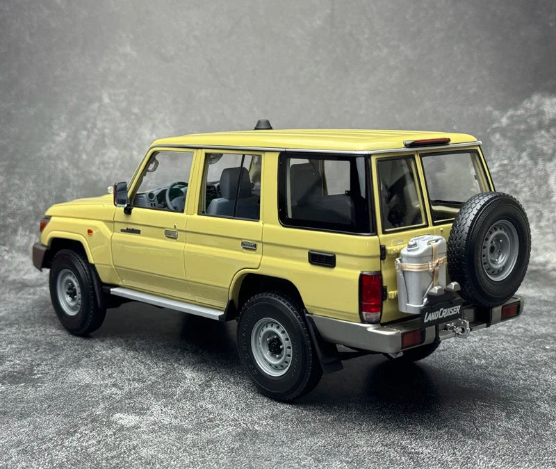 1:18 Land Cruiser 76 2017