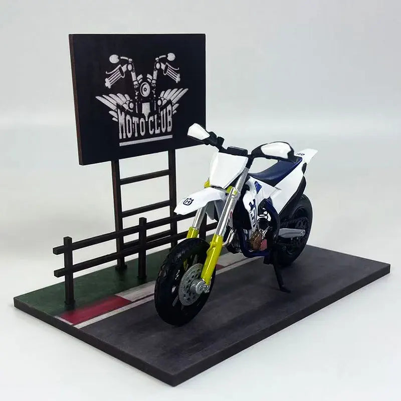 1:18 Husqvarna FS450