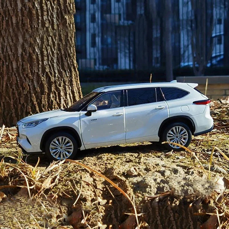 1:18 Toyota Highlander 2022