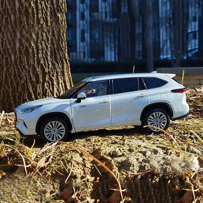 1:18 Toyota Highlander 2022
