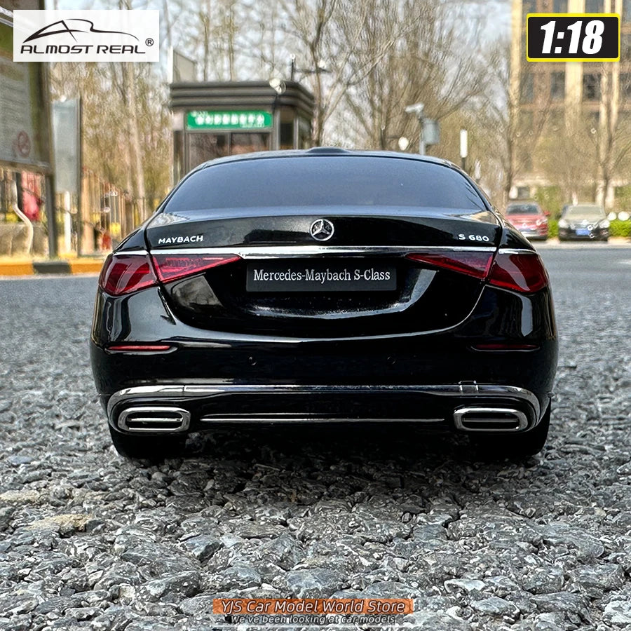 1:18 Mercedes-Benz Maybach S680 2021