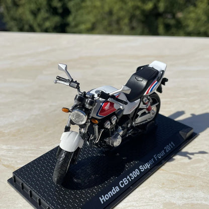 1:24 HONDA CB1300 Super Four 2011