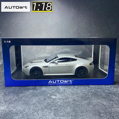 1:18 Aston Martin V12 Vantage S 2015-2018