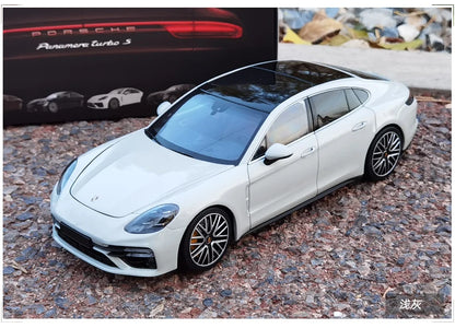 1:18 Porsche Panamera