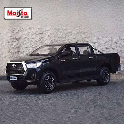 1:27 TOYOTA Hilux