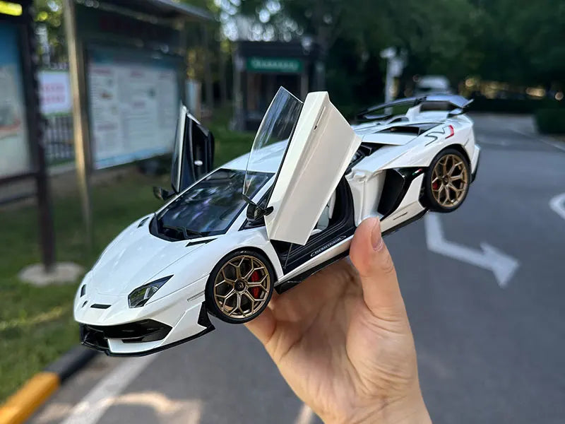 1:18 Lamborghini Aventador SVJ
