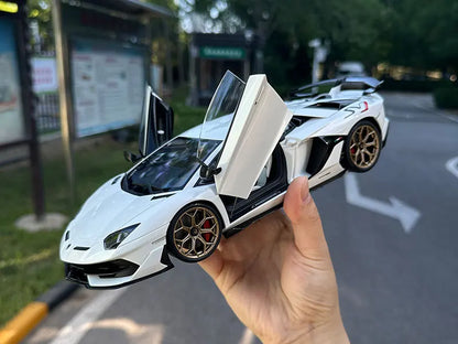 1:18 Lamborghini Aventador SVJ