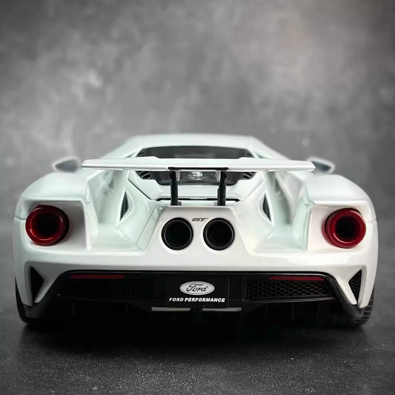 1:18  FORD GT 2017